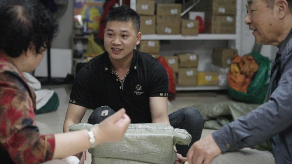 從被迫失業到月入過萬，小鎮青年如何靠拼多多驛站重塑人生