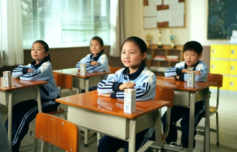 開學季：蒙牛學生奶暖心護航，為青少年成長注入滿滿能量